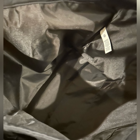 Lululemon Daily Multi-Pocket Tote Bag 20L Black - Picture 4 of 9